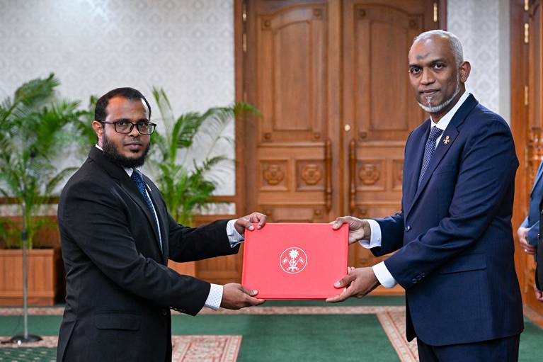 އަނިޔާވެރިކަމަށް ހިތްވަރުދޭ ހަރުކަށި ބަސްމަގު ގެންގުޅޭ ވަޒީރަށް ފާޑުކިޔުން އަމާޒުވެއްޖެ