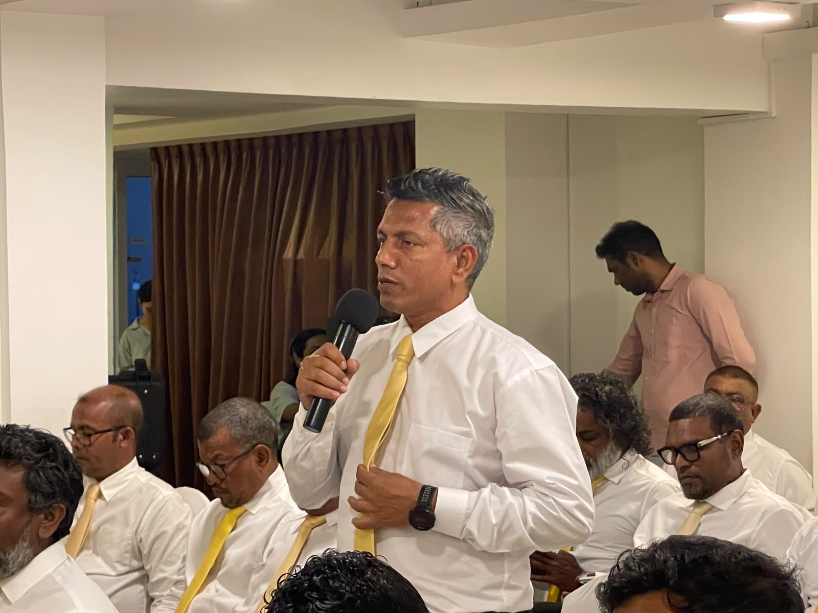 ކެމްޕޭނުގައި އުޅުނު ދިހަވަރަކަށް މީހުން ވަޒީފާއިން ވަކިކޮށްފި: ސޯބެ