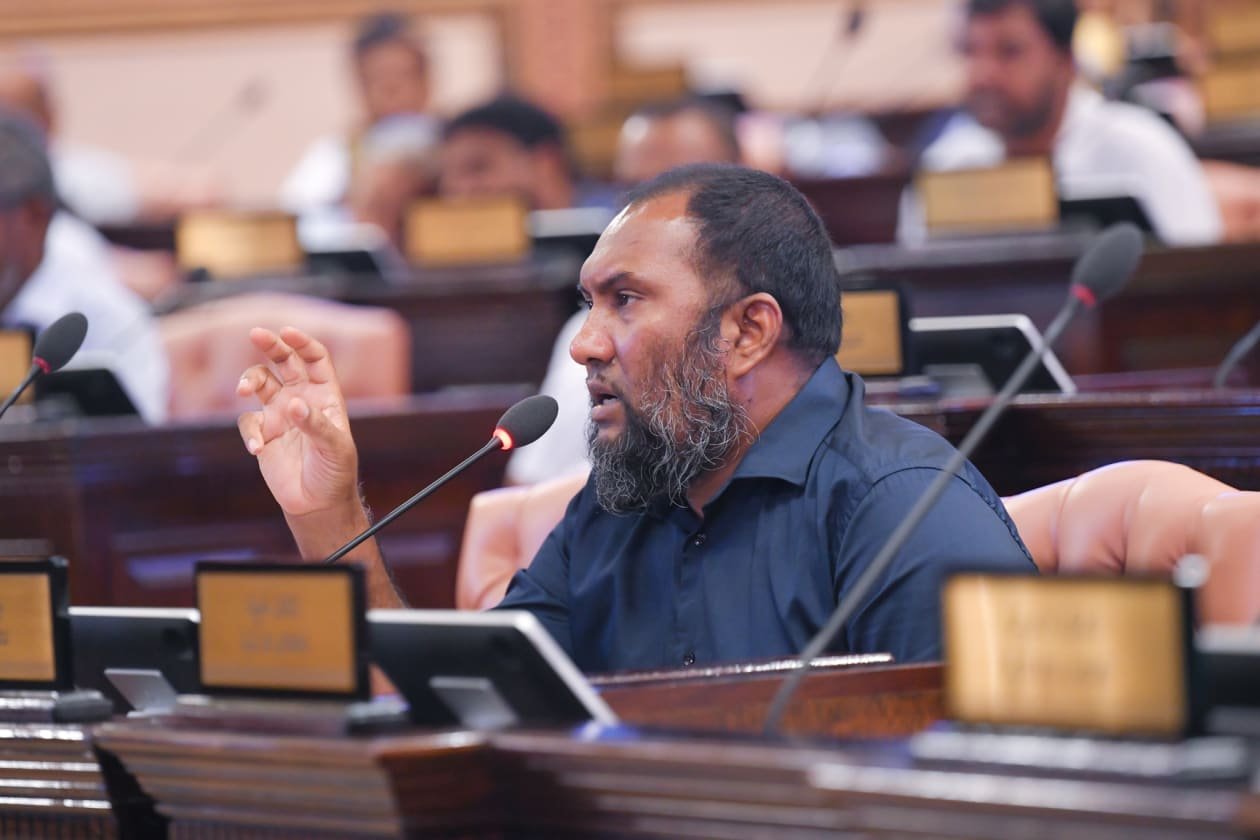 މުވައްޒަފުން ވަކިކުރާތީ ހުށަހެޅި ޤަރާރަކީ "ބޭޤަރާރެއް" - ޖަނާބު