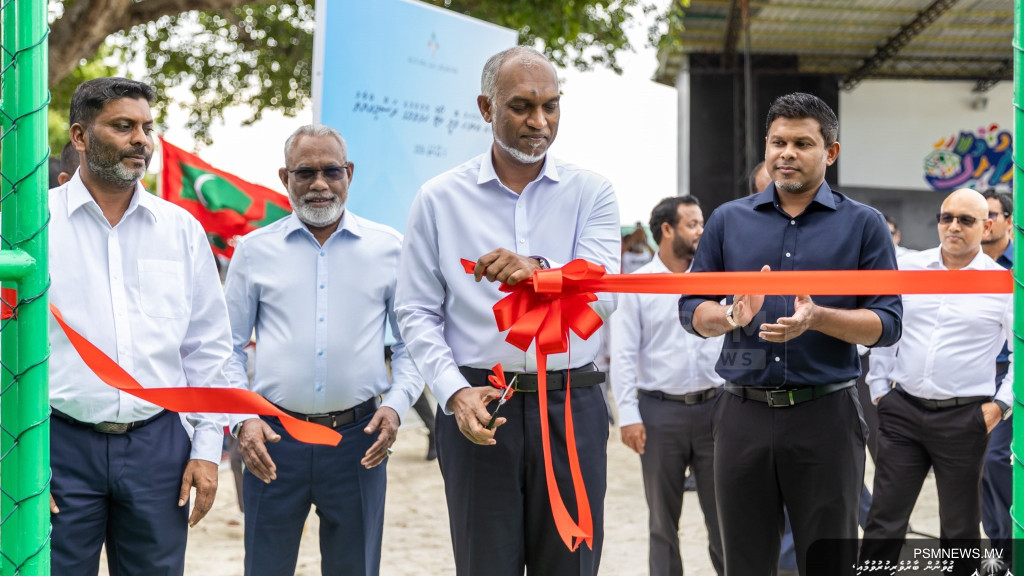 ރައީސް، ނައިބު ރައީސް، މަޖިލިސް ރައީސް، ވަޒީރުން އަދި މަޖިލިސް މެންބަރުން ވަޑައިގެން ވޮލީ ކޯޓެއް ހުޅުވައިފި