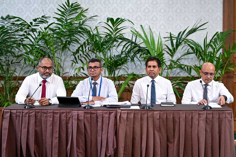 ބިރުދައްކައިގެން ޑޮލަރުގެ ބްލެކްމާކެޓް ހުއްޓުވަން ސަރުކާރުން ނިކުމެއްޖެ