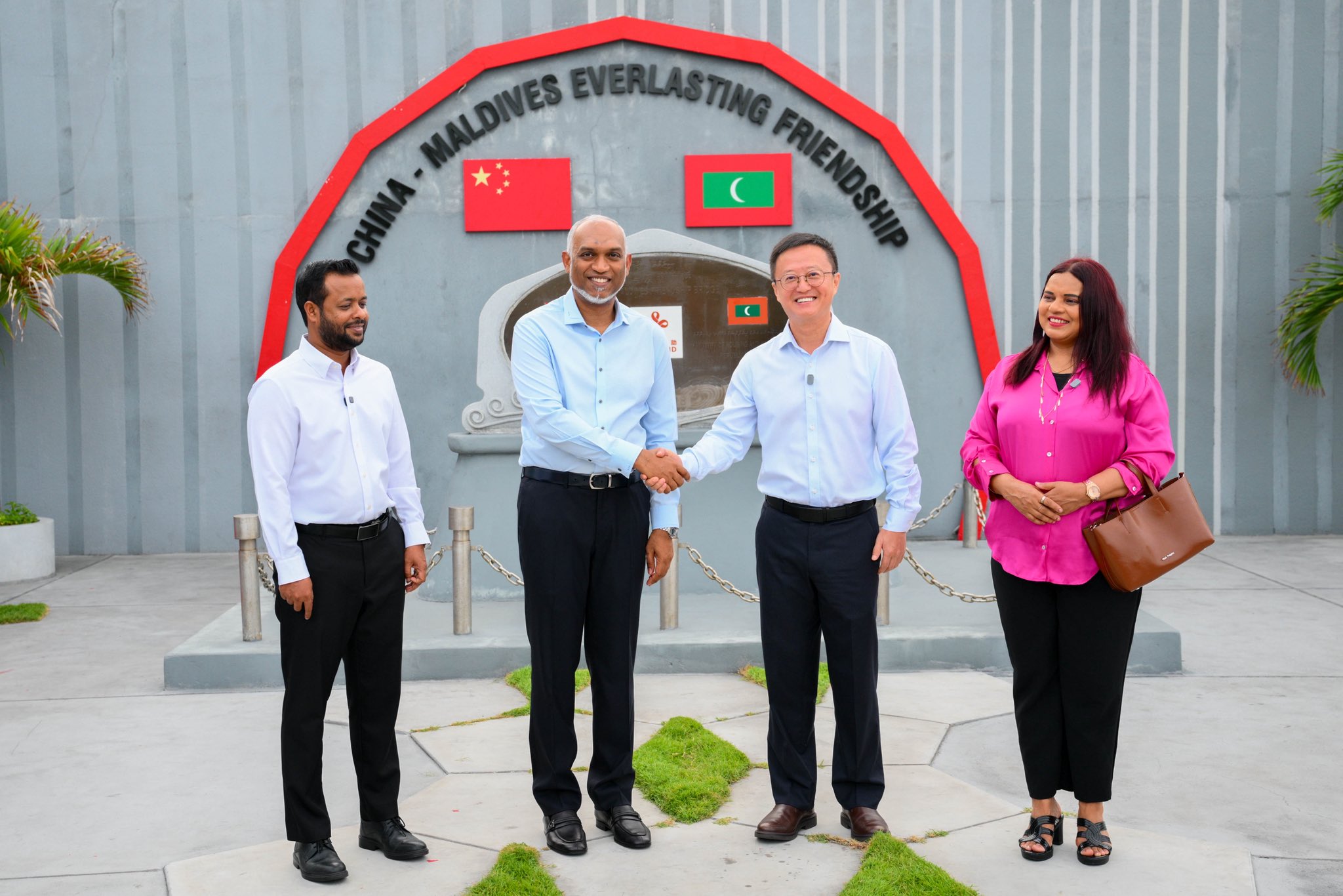 ޔާމީންގެ ދައުރުގައި އެޅި ބްރިޖުގެ އުފާ މުޢިއްޒު ފާޅުކުރެއްވިއިރު، ޗައިނާގެ އިތުބާރު މުއިއްޒަށް އެބައޮތްތަ؟