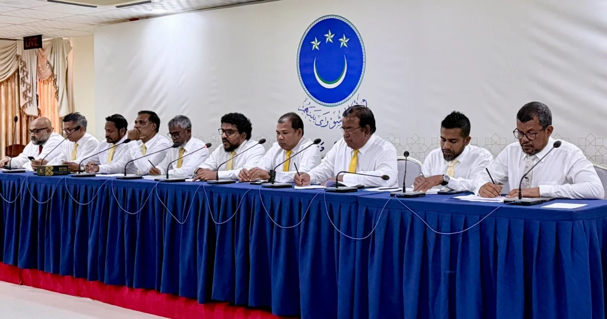 މަޖިލިސް ރައީސް އާއި ވަޒީރުންގެ މުސާރަ ބޮޑުކުރި ނިންމުން އަނބުރާ ގެންދަން އެމްޑީޕީ ޕީޖީން ގޮވާލައިފި